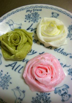 余った卵白で✤バラの花の飾り-レシピのメイン写真