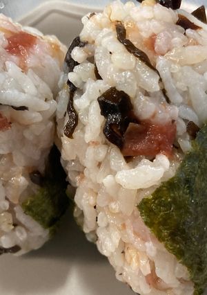 梅干しと鰹節と塩昆布のおにぎり-レシピのメイン写真