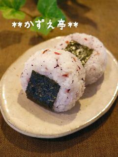 ハマる♡炒めツナとゆかりのおにぎり-レシピのメイン写真