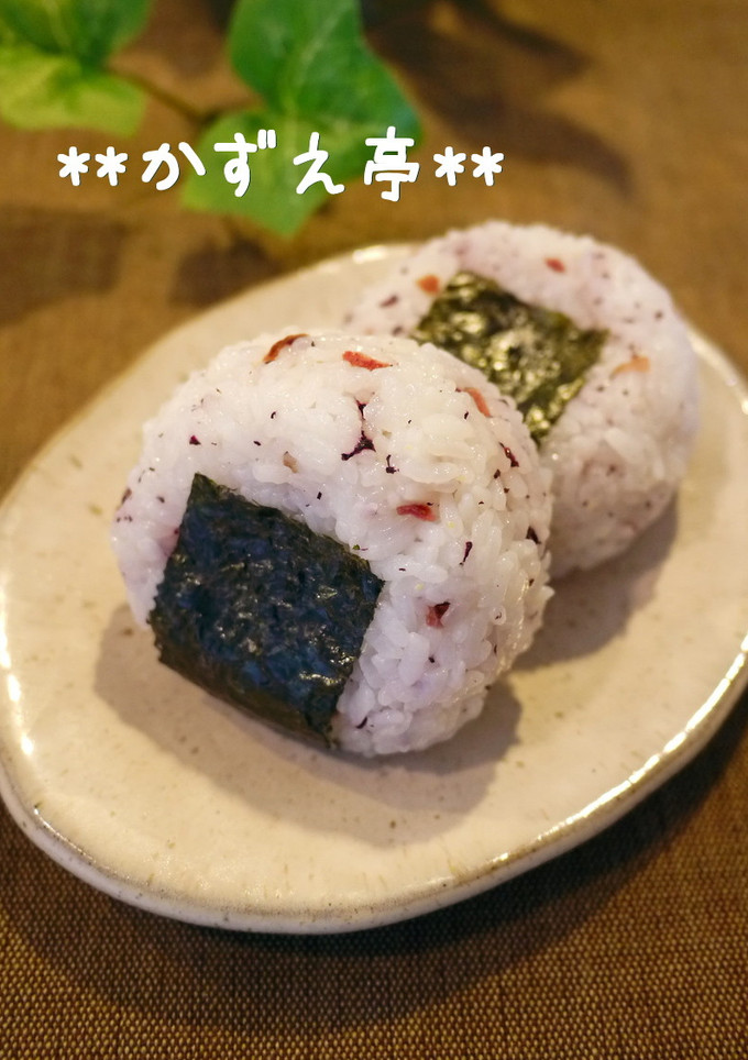 ハマる♡炒めツナとゆかりのおにぎり-レシピのメイン写真