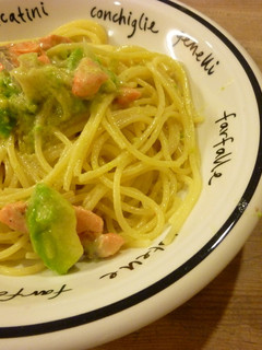 アボカドとサーモンのクリームパスタ-レシピのメイン写真