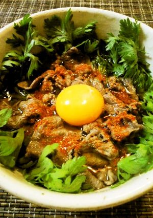 ✿春菊と牛肉で♬すきやき風月見にゅう麺✿-レシピのメイン写真