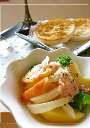 林檎×ベーコン×ブロッコリーのレンジ蒸し-レシピのメイン写真