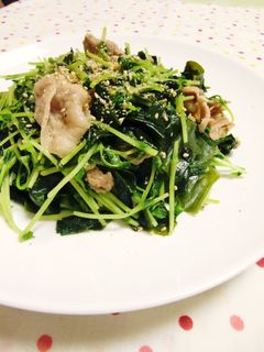 豆苗・わかめ・豚肉の鶏がら炒め-レシピのメイン写真