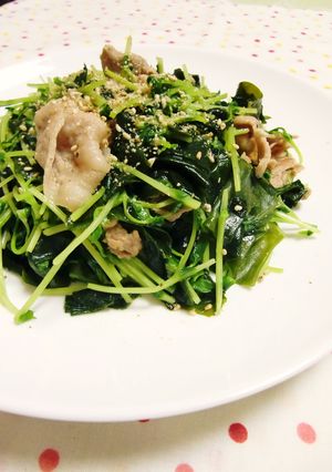 豆苗・わかめ・豚肉の鶏がら炒め-レシピのメイン写真