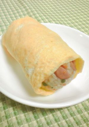 お弁当に！片手で食べやすいオムチャーハン-レシピのメイン写真