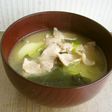 じゃがいも・豚肉・わかめのお味噌汁