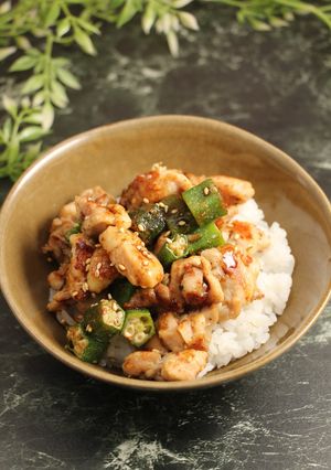 簡単！鶏とオクラの甘辛丼-レシピのメイン写真