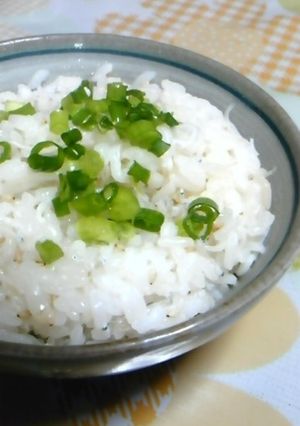 しらすと梅干しのさっぱり混ぜご飯-レシピのメイン写真