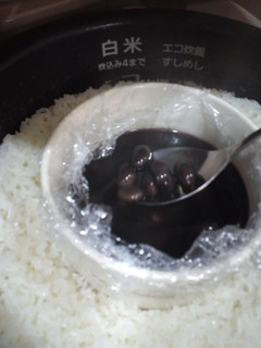簡単☆炊飯器でついでに黒豆煮♪-レシピのメイン写真