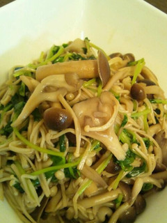 豆苗とたっぷりきのこの炒め物♪-レシピのメイン写真