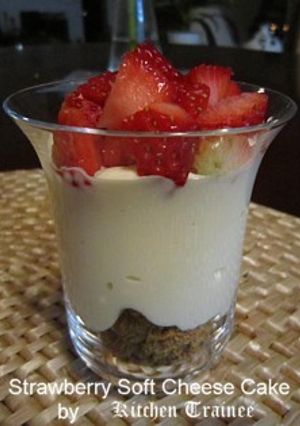 苺で華やかにソフトチーズケーキ-レシピのメイン写真