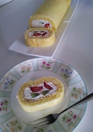 ふんわり♪フルーツロールケーキ-レシピのメイン写真