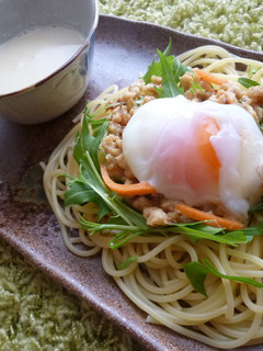 肉味噌と温泉卵の豆乳つけパスタ-レシピのメイン写真