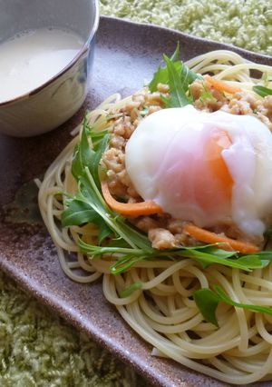 肉味噌と温泉卵の豆乳つけパスタ-レシピのメイン写真