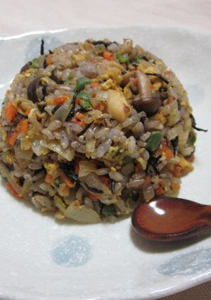 簡単◎●ごま油風味のひじきチャーハン-レシピのメイン写真
