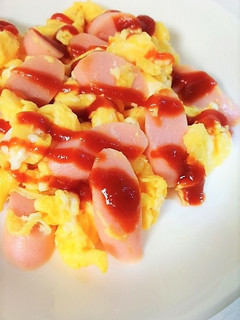 魚肉ソーセージ入りのスクランブルエッグ♪-レシピのメイン写真