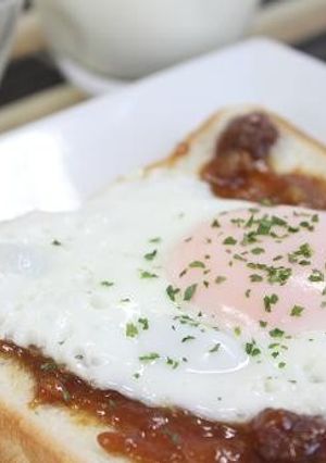 目玉焼きと沖縄豚肉みそのトースト-レシピのメイン写真