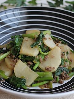 カブを丸ごと使って♪カブと挽肉の炒め物-レシピのメイン写真