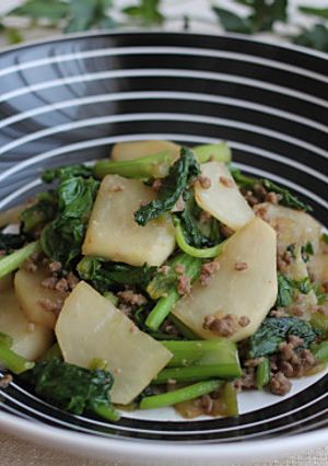 カブを丸ごと使って♪カブと挽肉の炒め物-レシピのメイン写真