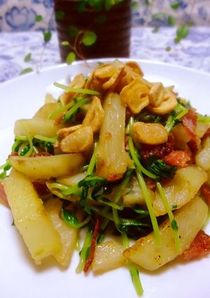 美味しい相性♫じゃがいもと豆苗の炒め物♫-レシピのメイン写真