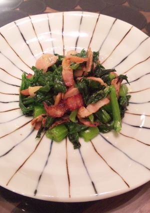 セロリの葉とベーコンの炒め物-レシピのメイン写真