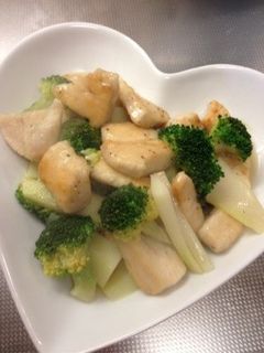鶏ムネ肉とブロッコリーのコンソメソテー-レシピのメイン写真