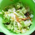 で、できた♪塩昆布であっさりサラダ♪