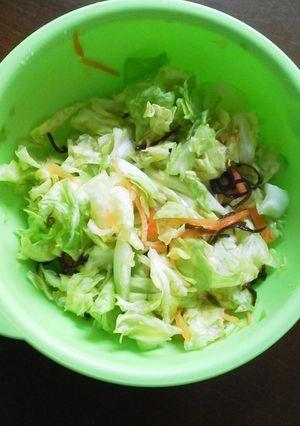 で、できた♪塩昆布であっさりサラダ♪-レシピのメイン写真