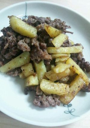 牛肉とじゃがいものバターチーズ炒め-レシピのメイン写真