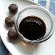 黒飴をレンジでとかして黒蜜ソース