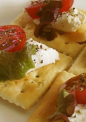 美味しい♪クラッカーonクリームチーズ-レシピのメイン写真