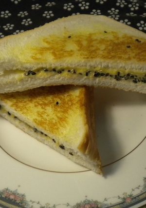 ごま好きさんのためのホットチーズサンド-レシピのメイン写真