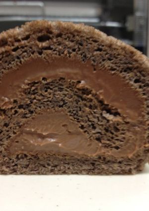 ふんわり生チョコロールケーキ-レシピのメイン写真