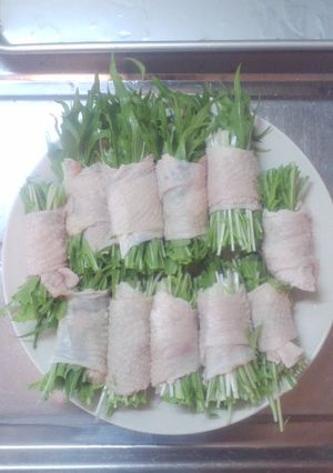 すぐできる♪水菜と鶏皮の簡単レンジ蒸し-レシピのメイン写真