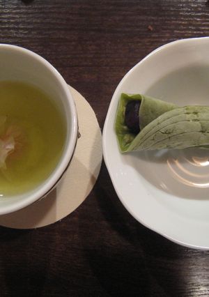 春色おやつ　抹茶あん巻きと桜茶-レシピのメイン写真