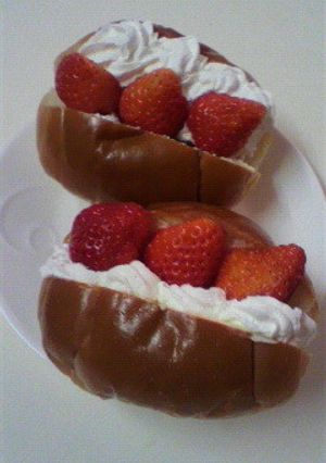 いちごバターロールパン-レシピのメイン写真