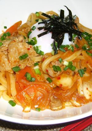 温卵とろ～り♪豚キムバター焼きうどん-レシピのメイン写真