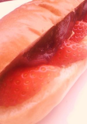バター風味たっぷりの苺とアンのコッペパン-レシピのメイン写真