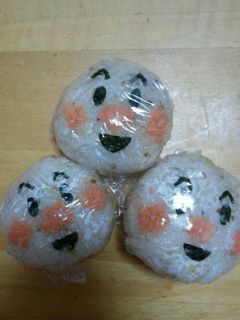超簡単キャラ弁☆アンパンマンおにぎり-レシピのメイン写真