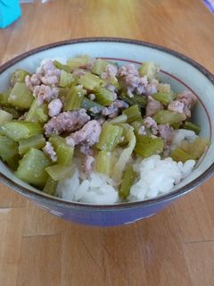 簡単でおいしいセロリ丼-レシピのメイン写真