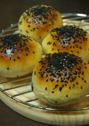 大人気☆黒ごまたっぷり！こしあんパン-レシピのメイン写真
