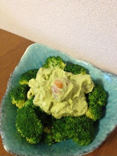 ブロッコリーとアボカドエビマヨソース-レシピのメイン写真