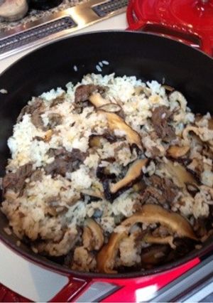 ストウブ鍋で椎茸と牛肉の炊き込みご飯-レシピのメイン写真