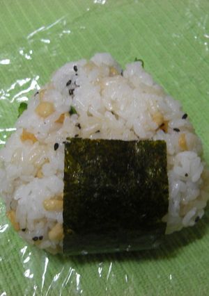 握りたてサクっと♥天かすおにぎり♪-レシピのメイン写真