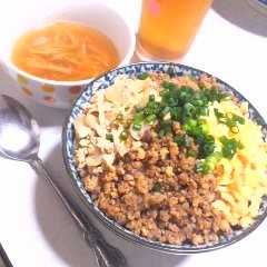 รูปของ 豆腐でかさ増し！！そぼろ丼