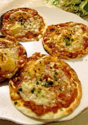 絶品ソースで♡お手軽餃子皮のピザ-レシピのメイン写真