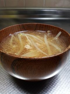 ひき肉ともやしのお味噌汁-レシピのメイン写真