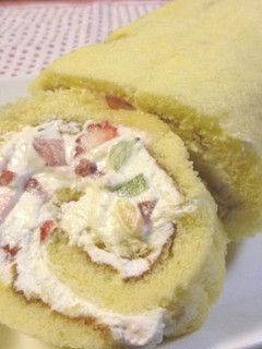 安いロールケーキをクリームたっぷりに♪①-レシピのメイン写真