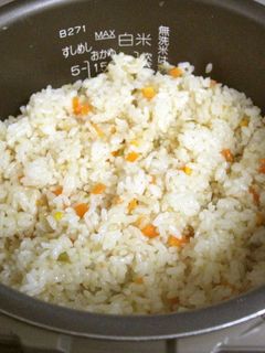 炊飯器で簡単すぎすぎピラフ♪-レシピのメイン写真
